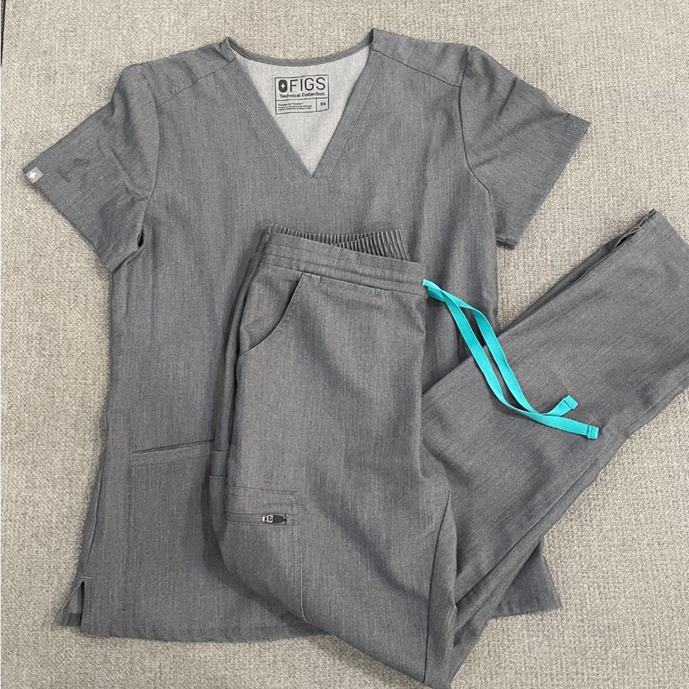 FIGS scrubs. XS top and bottom